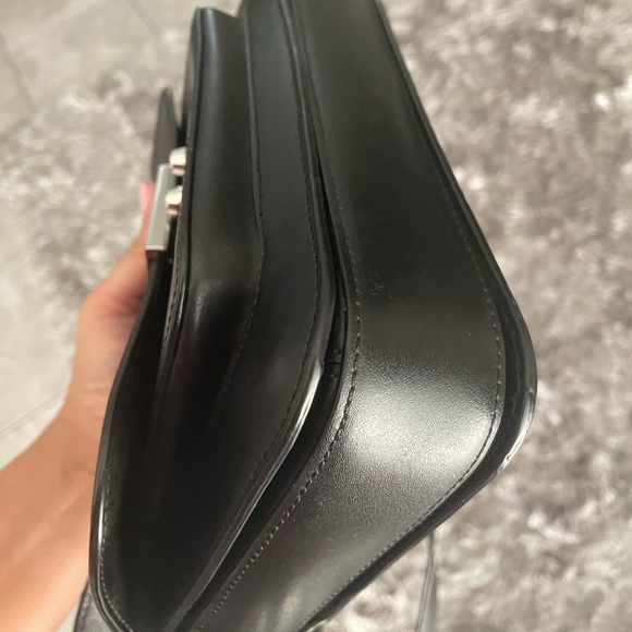 ‼️ Make an Offer
Michal Kors Crossbody & Zip Wallet - Picture 6 of 17